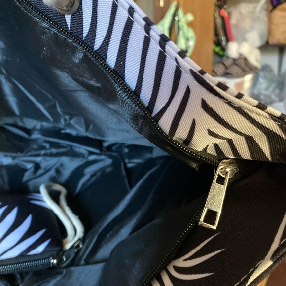 Beach Bag, w/Mini Bag, Palm Leaf theme in Black and White, w/light gold bottom - Picture 6 of 16